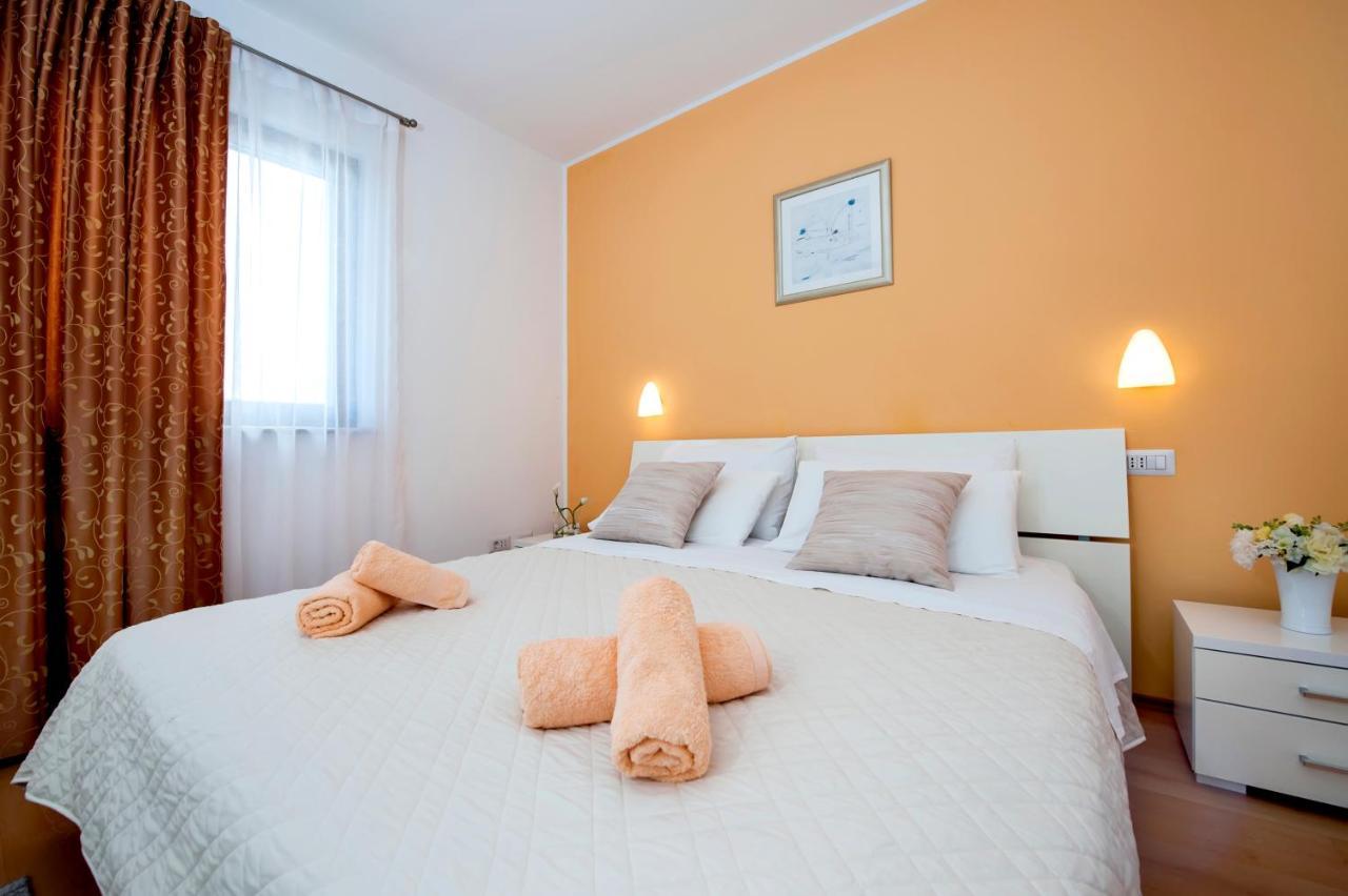 Apartments And Rooms Camaiore Rovinj Exterior foto