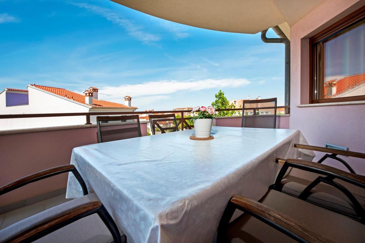 Apartments And Rooms Camaiore Rovinj Exterior foto